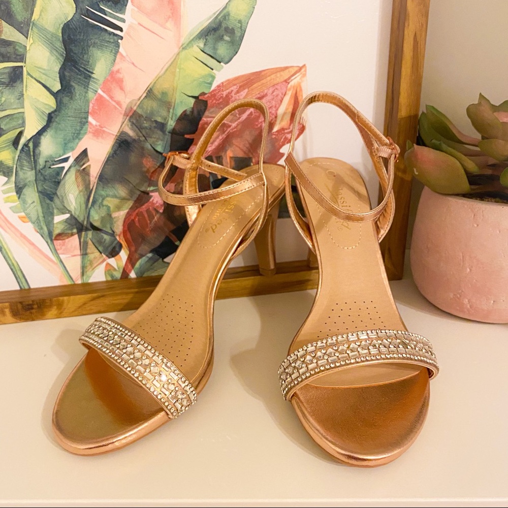 ✨Gold Sparkly Heels✨